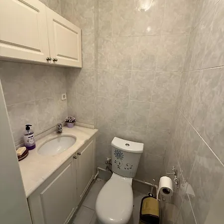 Cute Island House With Balcony Within Walking Distance To The Daire *