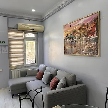 Cute Island House With Balcony Within Walking Distance To The *
